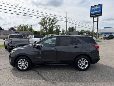 Used 2020 Chevrolet Equinox LS w/ LS Convenience Package FWD image 3