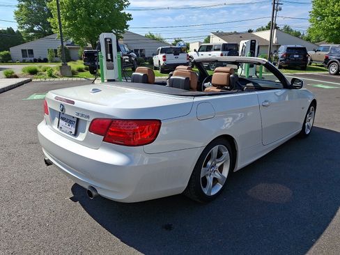 Used 2011 BMW 335i Convertible RWD image 5