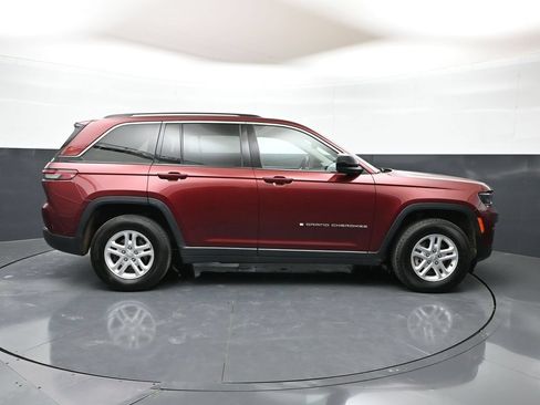 Used 2024 Jeep Grand Cherokee Laredo AWD/4WD image 23
