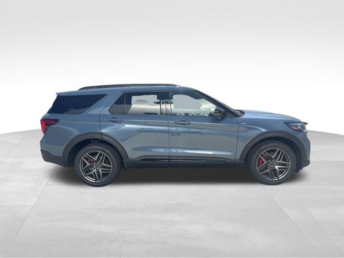 New 2026 Ford Explorer ST-Line w/ ST-Line Street Pack AWD/4WD image 7