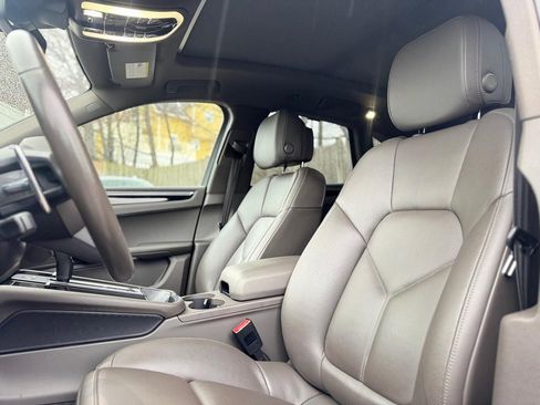 Used 2022 Porsche Macan w/ Premium Package Plus image 17