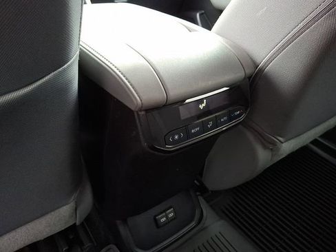 Used 2022 Toyota Highlander LE image 10