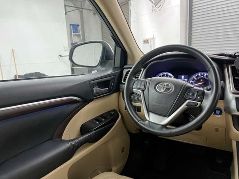 Used 2014 Toyota Highlander Limited Platinum AWD/4WD image 15
