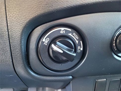 Used 2023 Nissan Frontier SV w/ Midnight Edition Package image 15