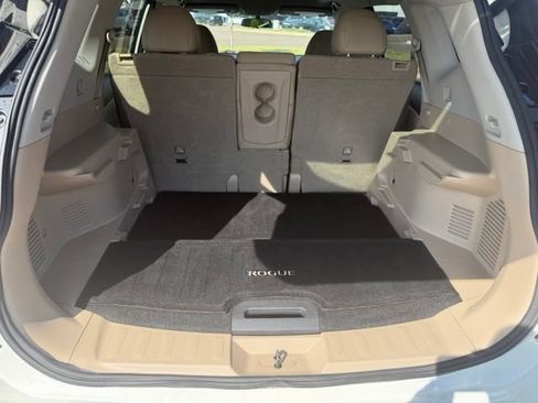 Used 2018 Nissan Rogue SV w/ Sun & Sound Touring Package FWD image 6