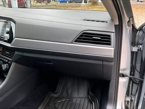 Used 2021 Volkswagen Jetta SE image 16