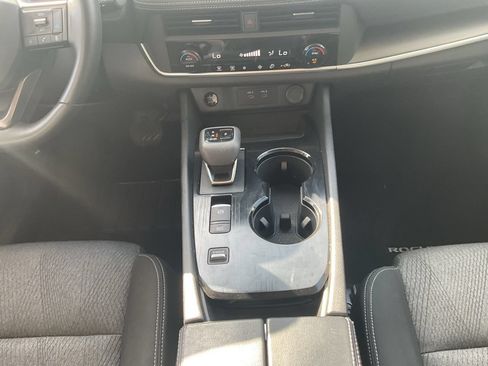 Used 2025 Nissan Rogue SV FWD image 15