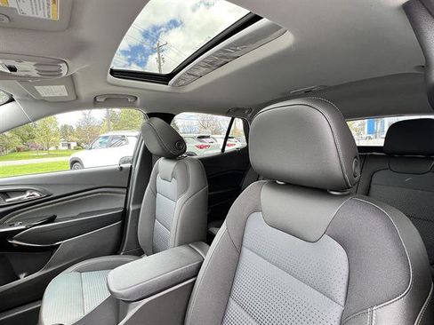 New 2026 Chevrolet Trax LT w/ Sunroof Package FWD image 17