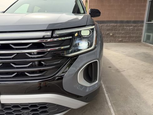 Used 2024 Volkswagen Atlas Peak Edition SEL image 11