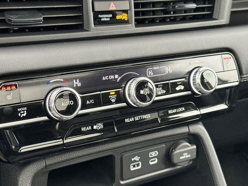 New 2025 Honda Pilot Touring image 25