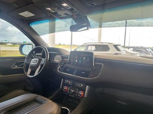 Used 2022 GMC Yukon XL SLT w/ SLT Premium Package image 26