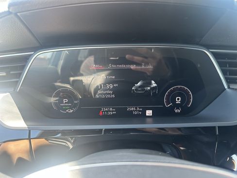 Used 2023 Audi e-tron Premium Plus w/ Premium Plus Package AWD/4WD image 17