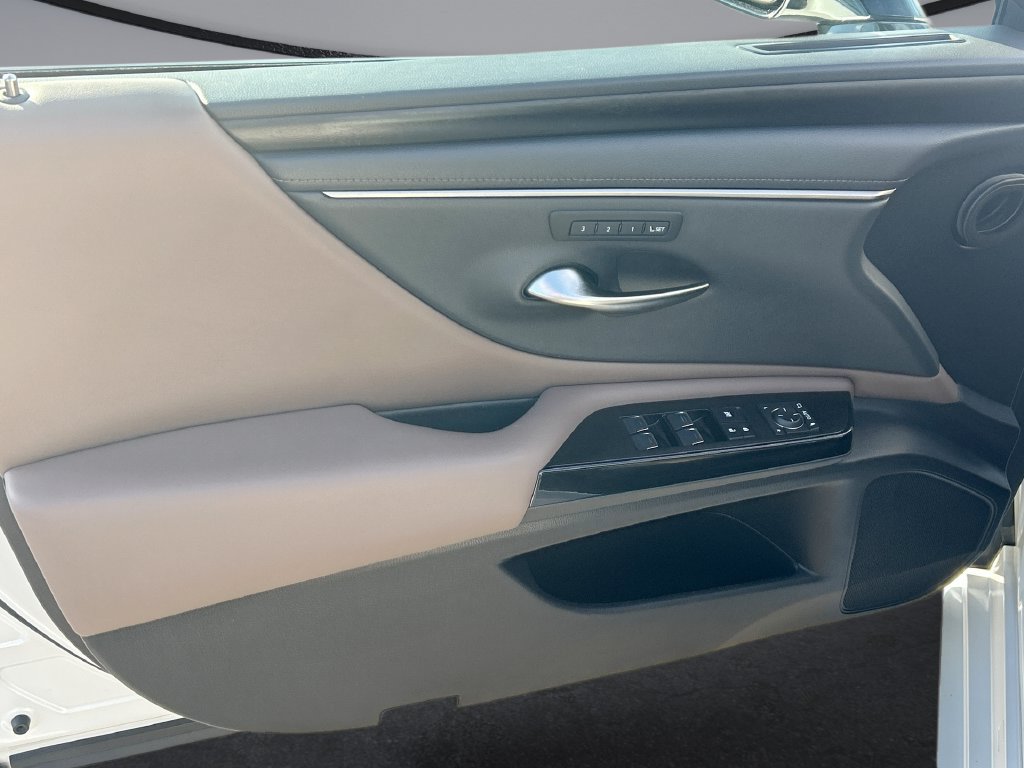 Used 2022 Lexus ES 300h w/ Premium Package FWD image 26