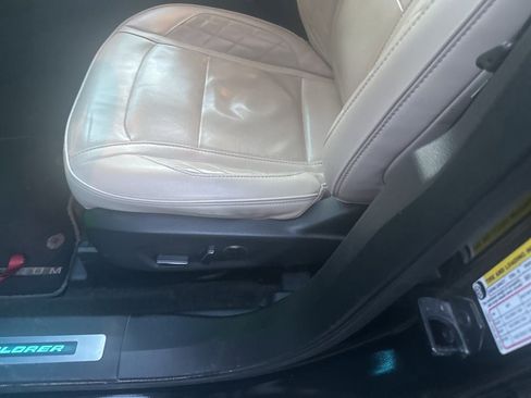 Used 2016 Ford Explorer Platinum image 4