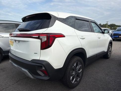 Used 2025 Kia Seltos LX AWD/4WD image 3