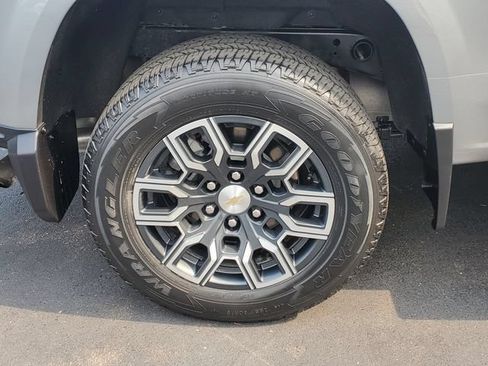 Used 2023 Chevrolet Colorado LT w/ LT Convenience Package III AWD/4WD image 9