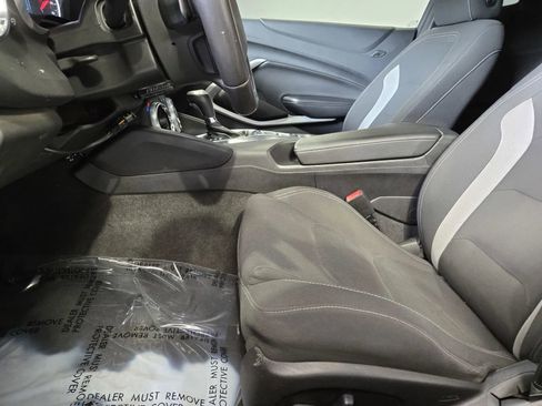 Used 2020 Chevrolet Camaro LT RWD image 10