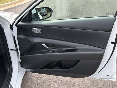 New 2026 Hyundai Elantra SE image 15