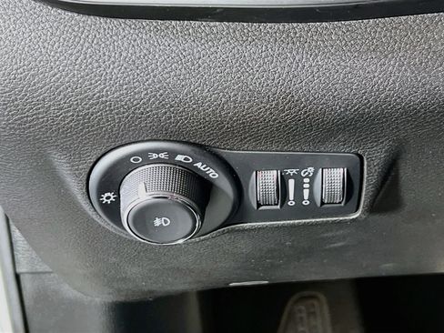 Used 2022 Jeep Compass Latitude w/ Sun and Sound Group AWD/4WD image 10
