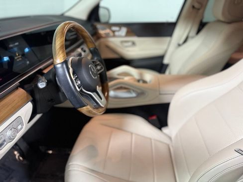 Used 2022 Mercedes-Benz GLS 450 4MATIC image 21