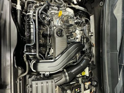 Used 2024 Volkswagen Taos SE image 33