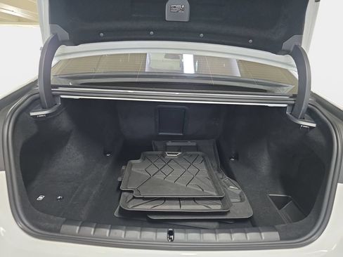 Certified 2025 BMW 740i w/ Premium Package RWD image 27