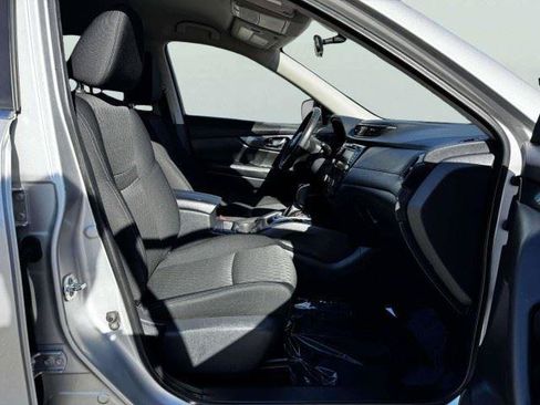 Used 2018 Nissan Rogue SV FWD image 45