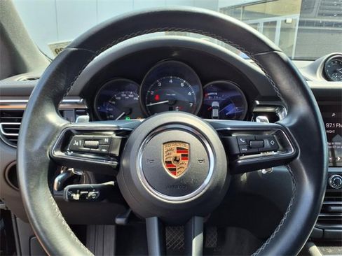 Used 2024 Porsche Macan image 12