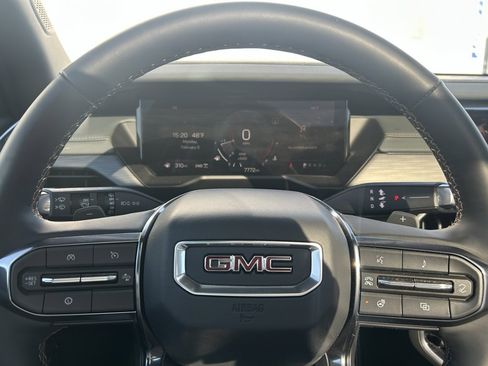 Used 2025 GMC Acadia AT4 w/ Luxury Package image 15