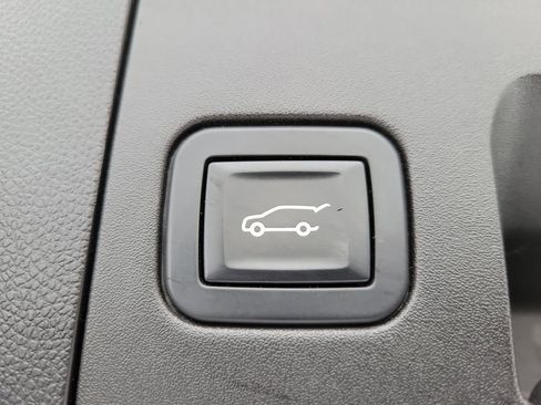 Used 2019 Cadillac XT4 Premium Luxury image 9