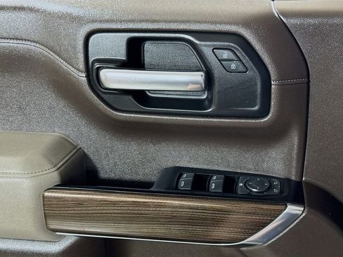 Used 2019 Chevrolet Silverado 1500 LT Trail Boss w/ Convenience Package AWD/4WD image 16