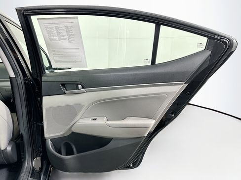 Used 2020 Hyundai Elantra SEL FWD image 27
