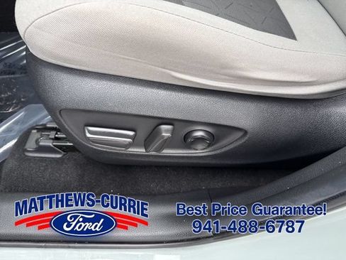 Used 2020 Toyota RAV4 XLE FWD image 10