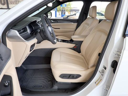 Used 2023 Jeep Grand Cherokee Limited AWD/4WD image 13