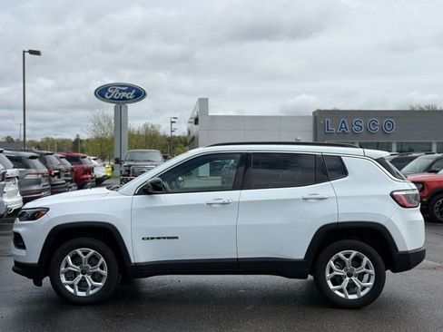 Used 2025 Jeep Compass Latitude AWD/4WD image 45