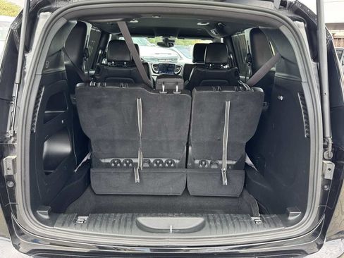 Used 2025 Chrysler Pacifica Select FWD image 9