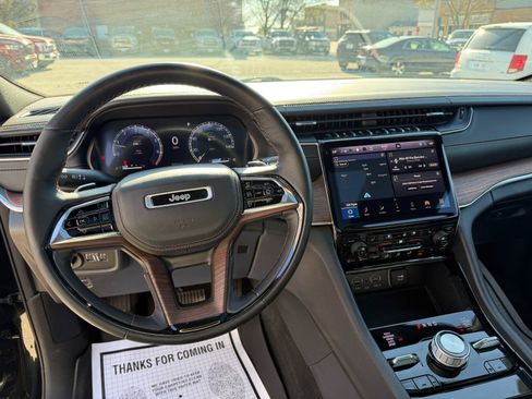 Used 2022 Jeep Grand Cherokee L Summit w/ Luxury Tech Group V AWD/4WD image 12