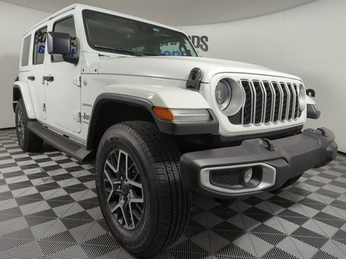 Used 2024 Jeep Wrangler Sahara image 6