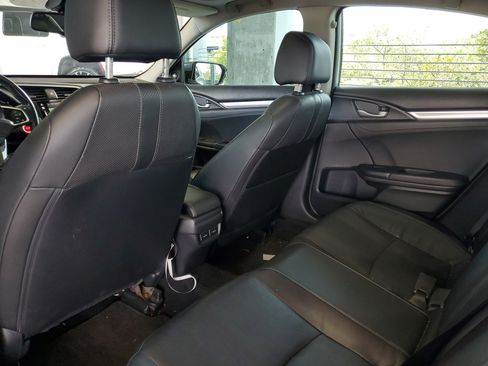 Used 2016 Honda Civic Touring image 9