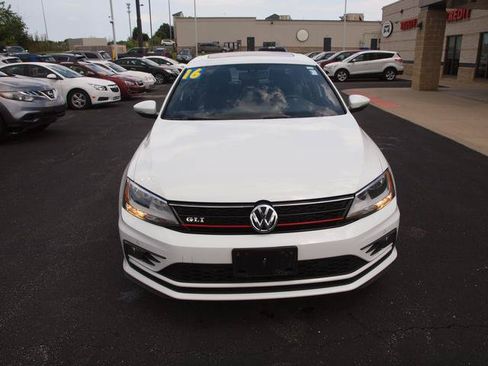 Used 2016 Volkswagen Jetta GLI SE FWD image 4