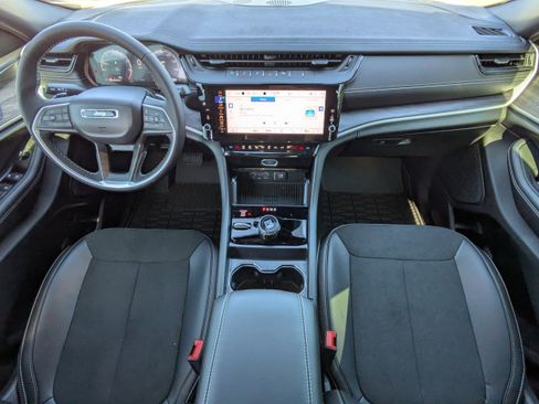 New 2026 Jeep Grand Cherokee Laredo image 16