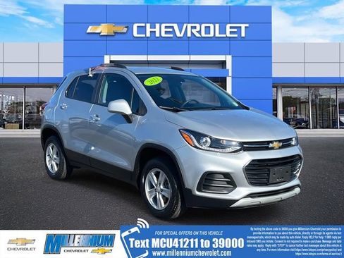 Certified 2022 Chevrolet Trax LT w/ LT Convenience Package image 1