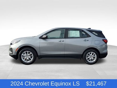 Used 2024 Chevrolet Equinox LS w/ Driver Confidence II Package FWD image 2