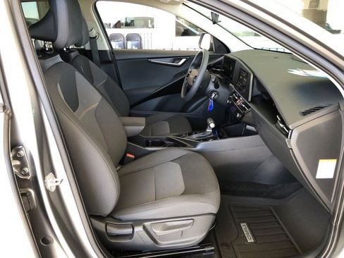 Certified 2024 Kia Niro LX image 50