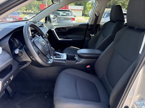 Used 2024 Toyota RAV4 LE image 9