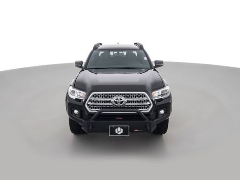 Used 2017 Toyota Tacoma TRD Off-Road w/ Tow Package (A/T) image 2