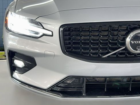 Used 2024 Volvo S60 B5 Plus image 11