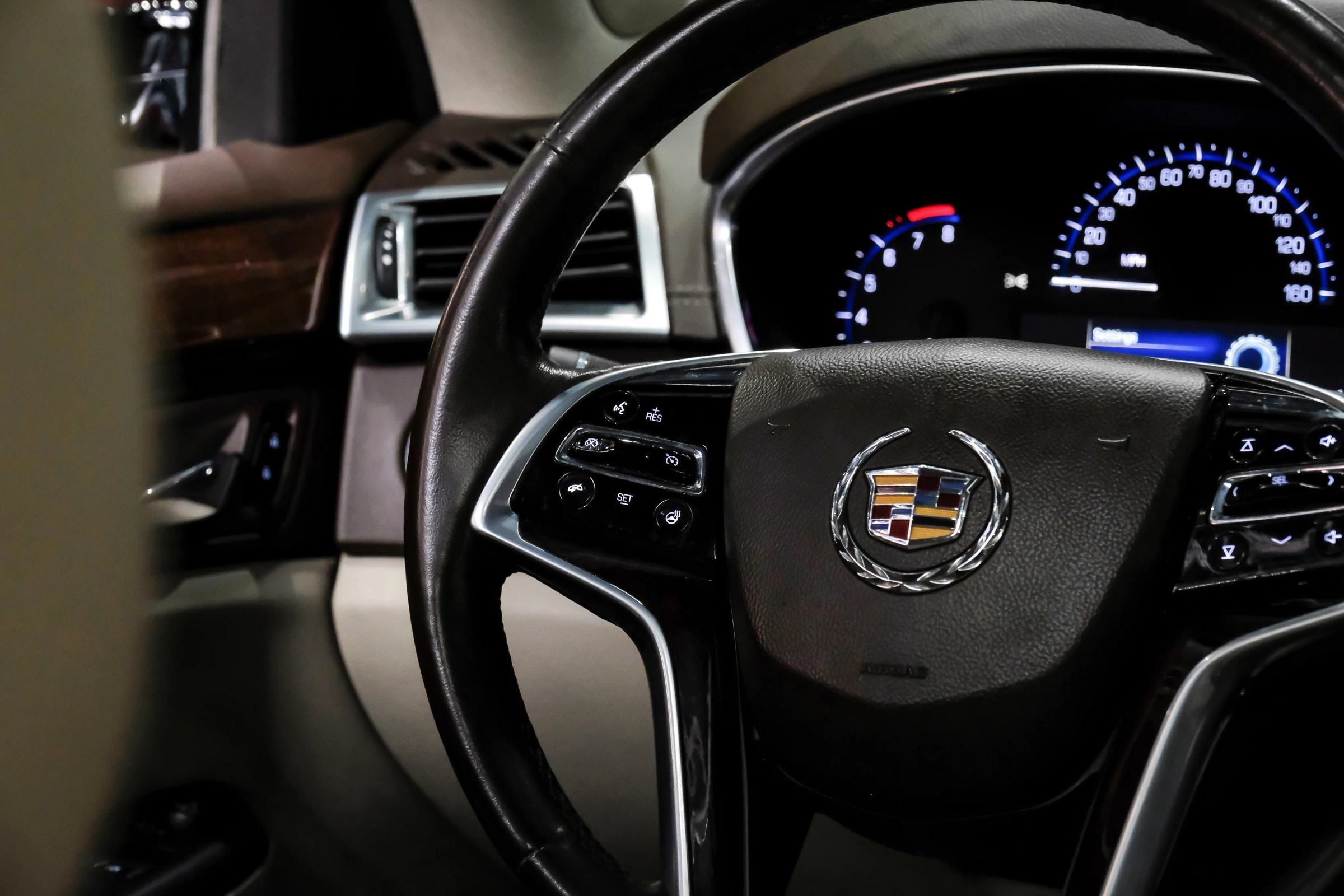 Used 2016 Cadillac SRX Luxury FWD image 18