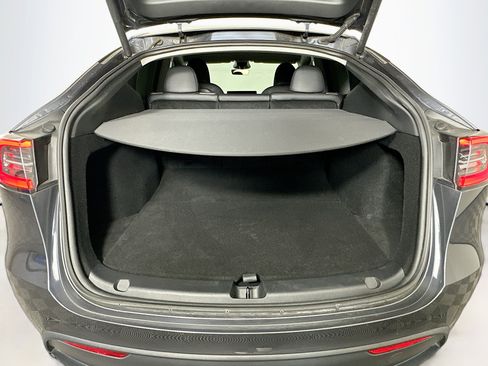 Used 2023 Tesla Model Y Long Range image 28