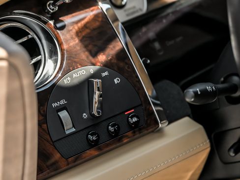 Used 2016 Rolls-Royce Wraith RWD image 30